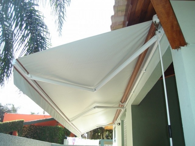 Toldo Retrátil em Policarbonato