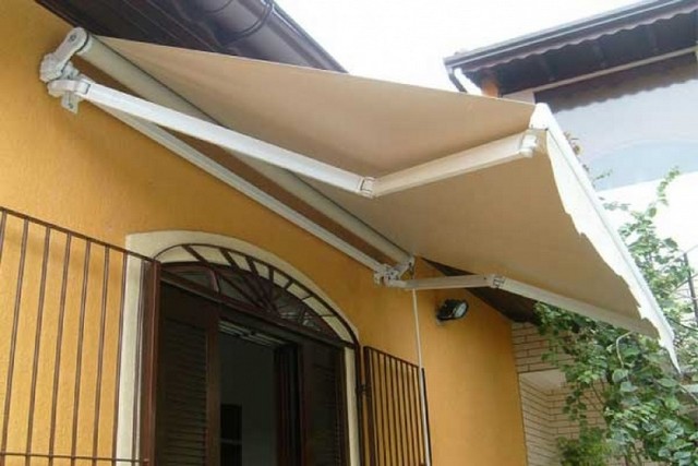 Toldo Retrátil Grande