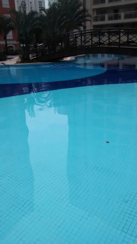 Tratamento de Piscina de Condomínio