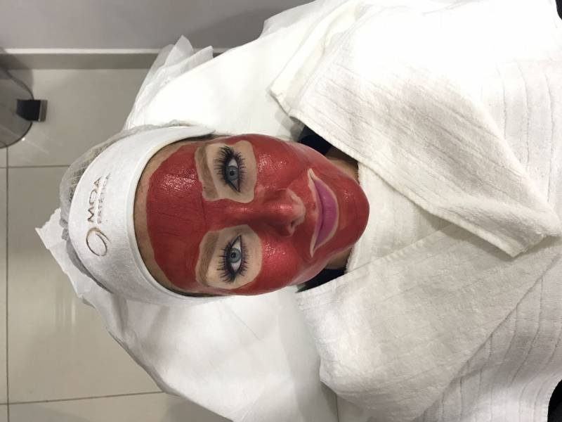 Tratamento Facial com Fototerapia