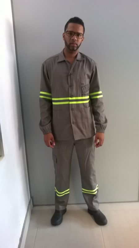 Uniforme Industrial na Zona Leste