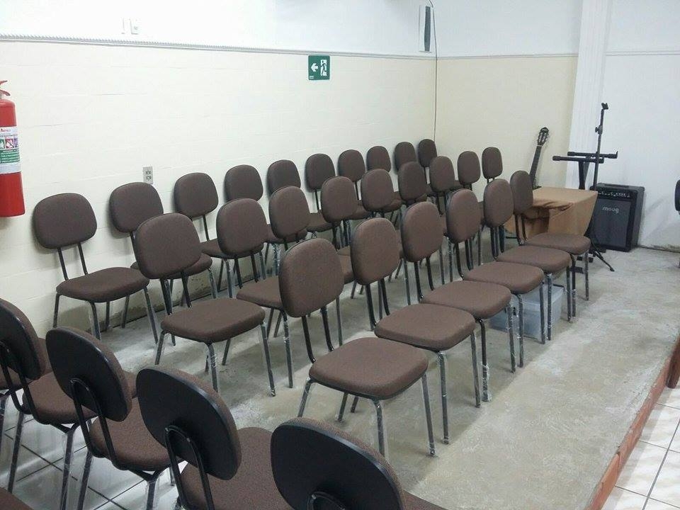 Cadeira para Igreja de Madeira