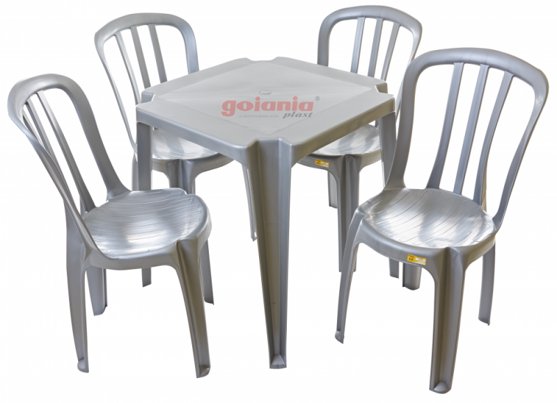 Conjunto de Mesa e Cadeiras de Plástico em SP