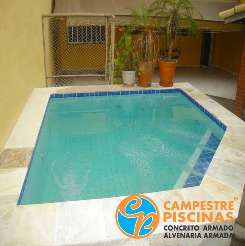 Construção de Piscina com Vidro