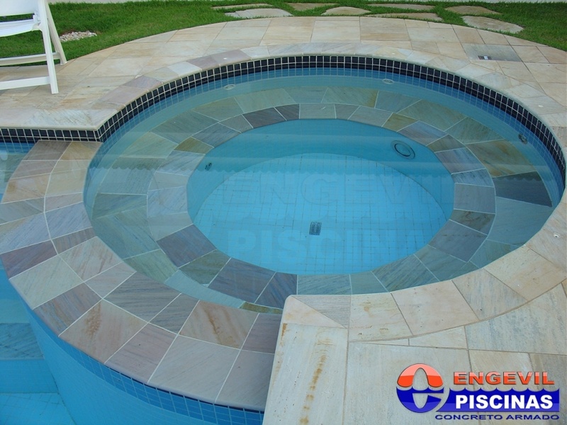 Construção de Piscina de Concreto Armado