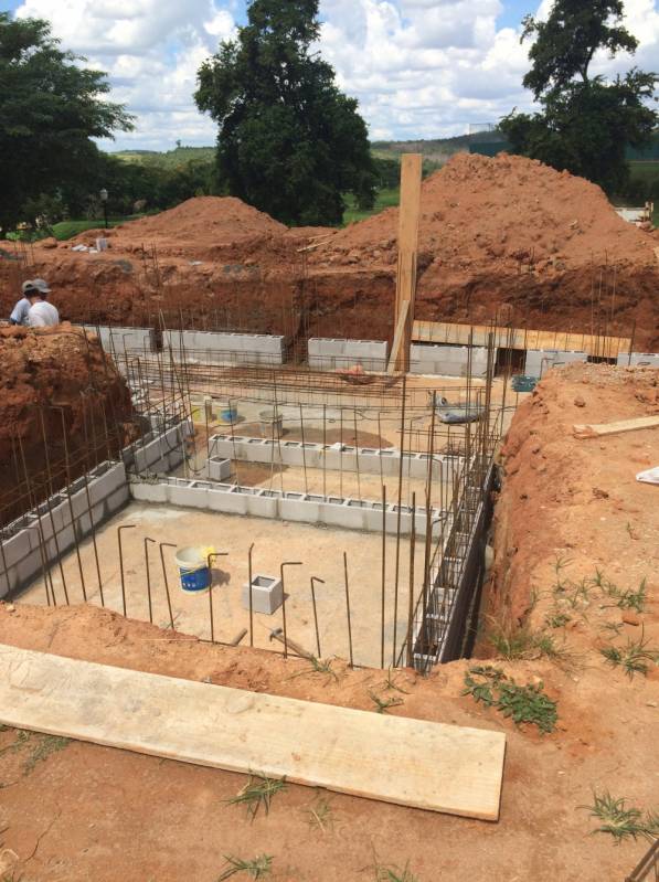 Construção Piscina de Azulejo