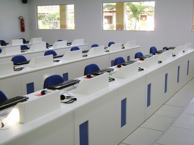 Mesa para Laboratório de Química Escolar