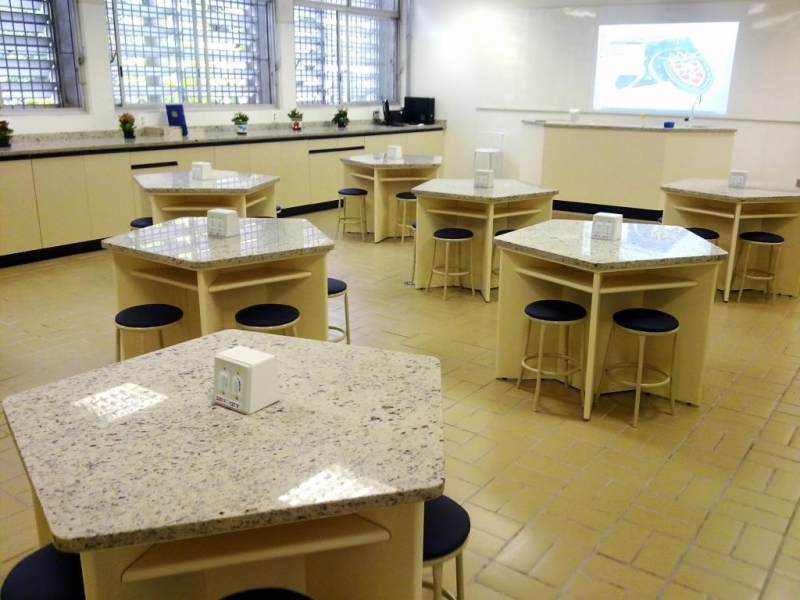 Móveis e Mesas Escolares para Laboratório de Química