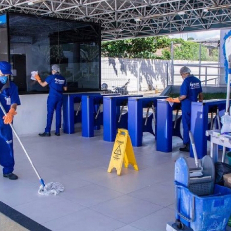 Serviços de Limpeza de Vidros e Janelas