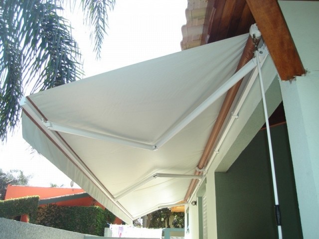 Toldo Retrátil em Policarbonato